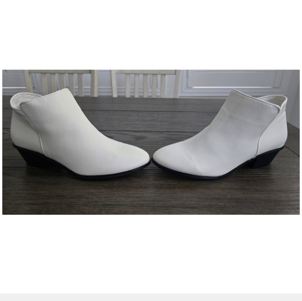 Boston Design Studio Off White Leather Ankle Booties for Women Size 10 - Picture 4 of 16